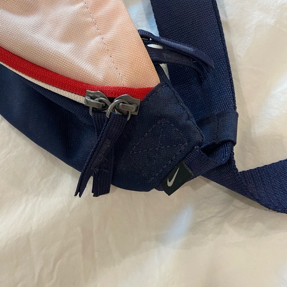 Nike Sportswear Heritage Hip Pack - Picture 3 of 5